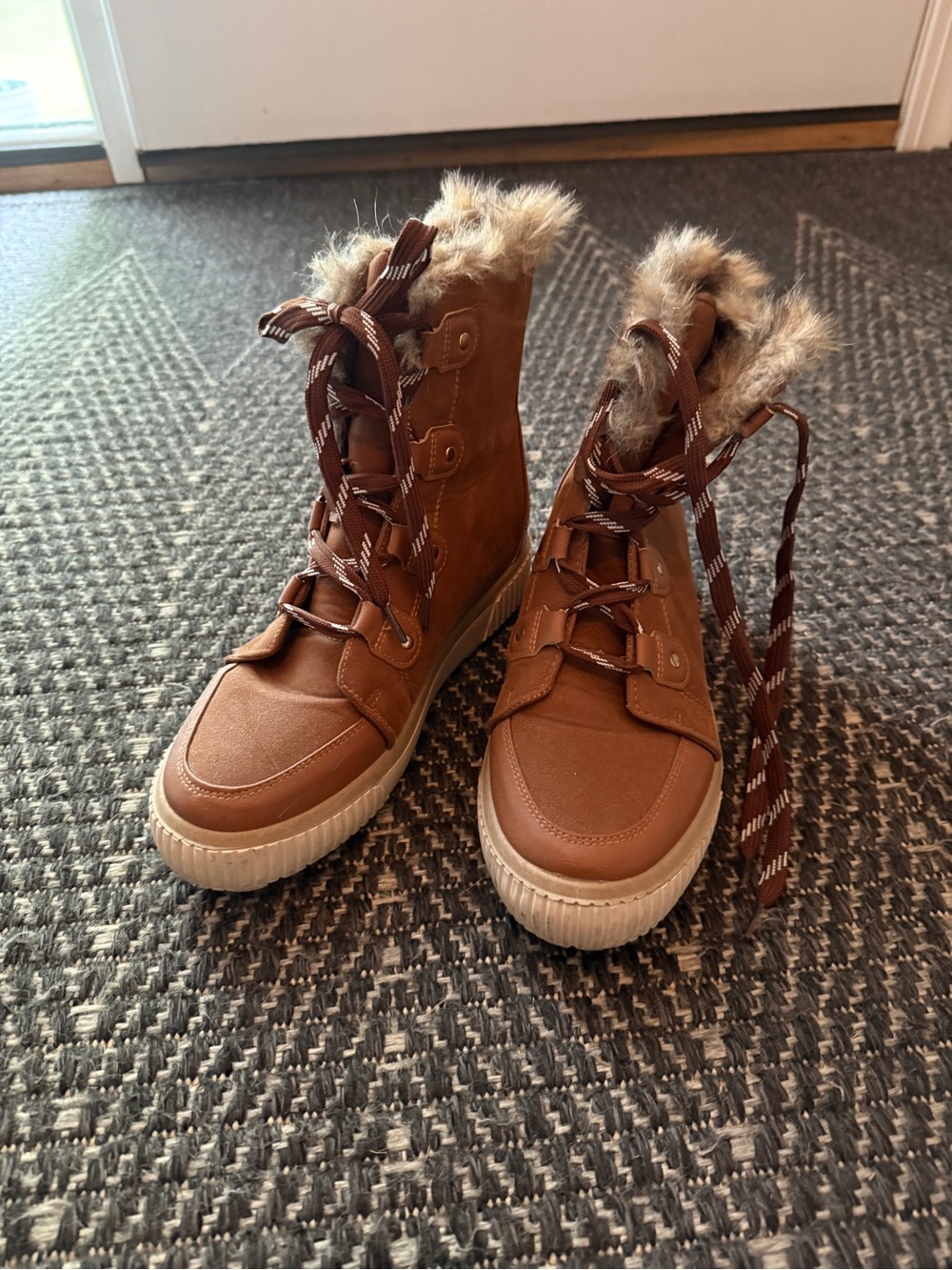 Women’s Brown Faux-Fur Lined Lace-Up Winter Boots
